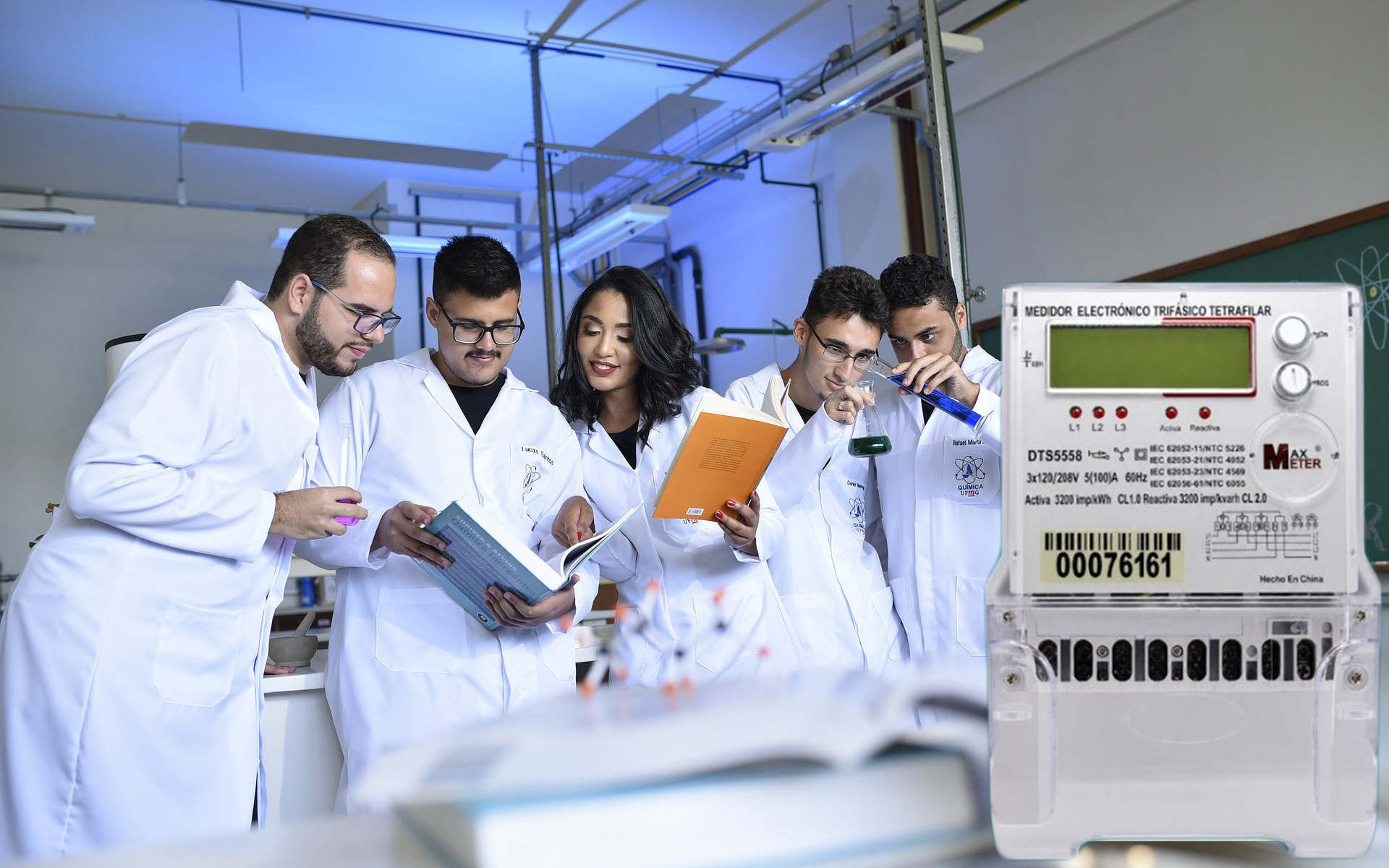 Nuestro equipo de trabajo en la oficina